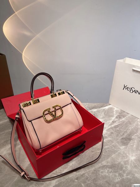 2022 crossbody handbag designer handbags camera bag fationwomen handbags flap wallet stripes shoulder bags tassel pendant 2 
2022 crossbody handbag designer handbags camera bag fationwomen handbags flap wallet stripes shoulder bags tassel pendant 2