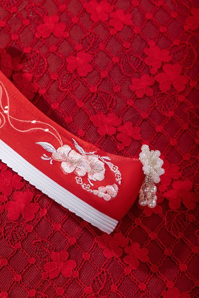 women chinese style wedding embroidered shoes bride fairy elegant pearl tassel retro short boots old beijing red cloth shoes, Black
women chinese style wedding embroidered shoes bride fairy elegant pearl tassel retro short boots old beijing red cloth shoes, Black