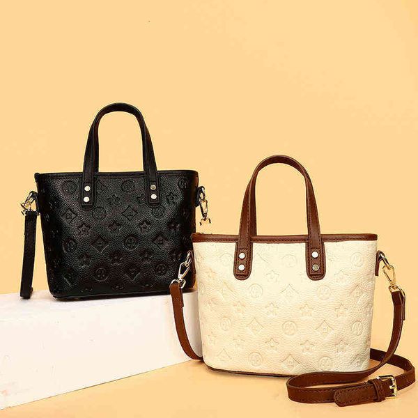 leather bag women's 2022 new simple fashion embossed hand-held one shoulder messenger bag soft leather texture tote
leather bag women's 2022 new simple fashion embossed hand-held one shoulder messenger bag soft leather texture tote