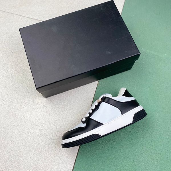 designer women white lace-up running shoes classic panda colorblock small golden flower accessories sneakers comfortable breathable rubber s
designer women white lace-up running shoes classic panda colorblock small golden flower accessories sneakers comfortable breathable rubber s