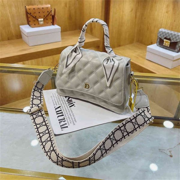 female diagonal cross personalized lingge small new high-end atmospheric fashion hand single purses outlet online
female diagonal cross personalized lingge small new high-end atmospheric fashion hand single purses outlet online