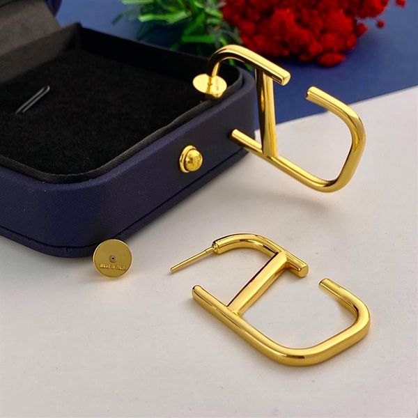new designer gold earrings for women hoop earring luxurys designers letter love diamond square earrings for gift wedding d2203113z233g, Golden;silver
new designer gold earrings for women hoop earring luxurys designers letter love diamond square earrings for gift wedding d2203113z233g, Golden;silver