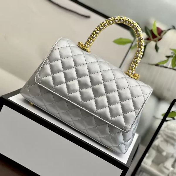 2022ss co handle totes classic medium quilted bags gold metal hardware matelasse chain crossbody shoulder designer classic flap multi pochet
2022ss co handle totes classic medium quilted bags gold metal hardware matelasse chain crossbody shoulder designer classic flap multi pochet