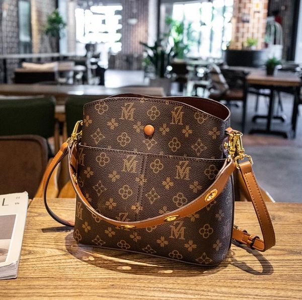 vintage classic print bucket bag large capacity handbag women's shoulder messenger bag
vintage classic print bucket bag large capacity handbag women's shoulder messenger bag