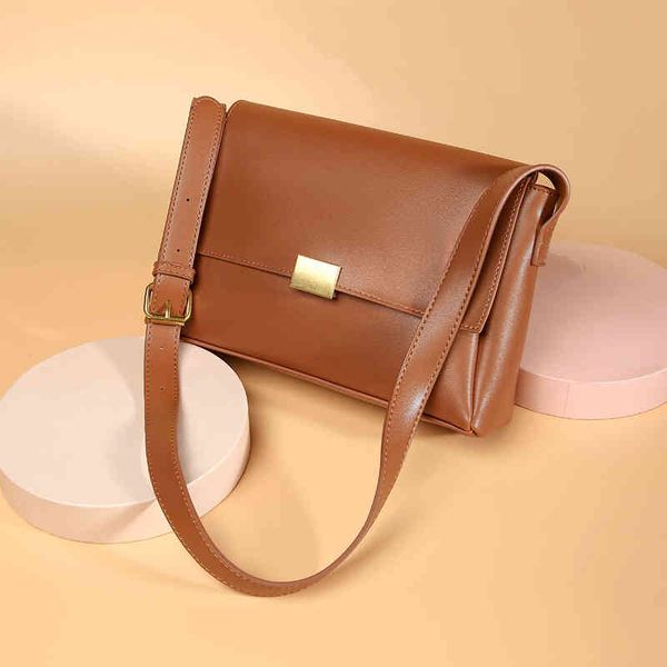 bag women's single shoulder messenger fashion retro postman simple and versatile small square
bag women's single shoulder messenger fashion retro postman simple and versatile small square
