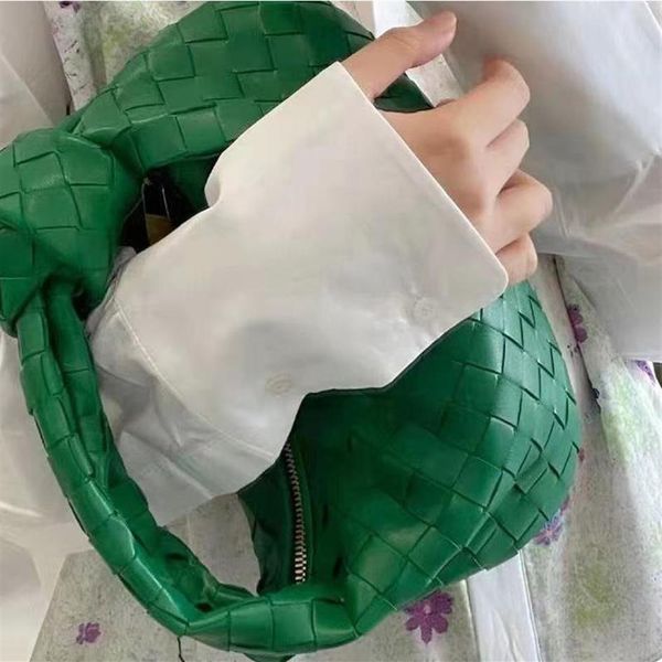 whole shopping bags 2021 mini woven dumpling pillow knot leather hand armpit women's bag wan247r
whole shopping bags 2021 mini woven dumpling pillow knot leather hand armpit women's bag wan247r