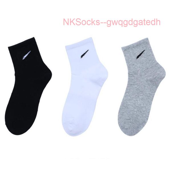 classic fashion men's socks gift box stockings hook brand black white gray medium tube sports cotton sweat absorbing sock men women lux
classic fashion men's socks gift box stockings hook brand black white gray medium tube sports cotton sweat absorbing sock men women lux
