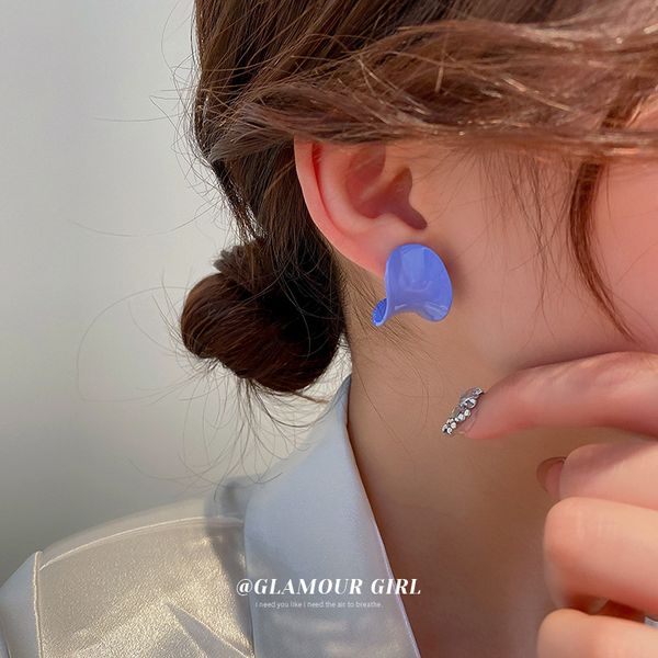 silver needle geometric twisted pieces c- shaped earrings korean ins style fashion stud design personality sweet cool style eardrop, Golden
silver needle geometric twisted pieces c- shaped earrings korean ins style fashion stud design personality sweet cool style eardrop, Golden