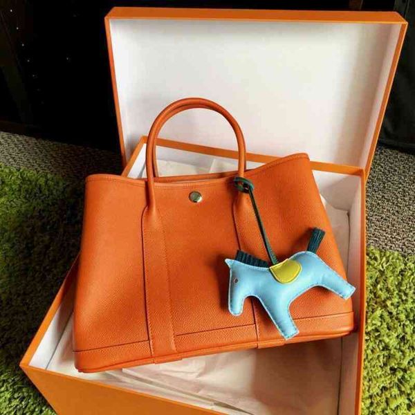 luxury classic handbags birkinss 2022 leather women's bag one shoulder slant cross tote versatile garden portable shopping bucket
luxury classic handbags birkinss 2022 leather women's bag one shoulder slant cross tote versatile garden portable shopping bucket