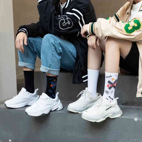 5d type high pile socks street shoot long tube 2022 br trend fashion design men's and women's same t-shirt, White;black
5d type high pile socks street shoot long tube 2022 br trend fashion design men's and women's same t-shirt, White;black
