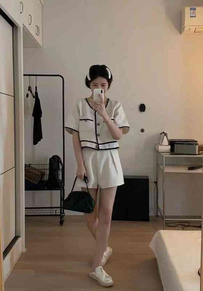 women's two piece pants summer south korea dongdamen temperament small fragrance vest short sleeve jacket loose shorts set bfb8, White
women's two piece pants summer south korea dongdamen temperament small fragrance vest short sleeve jacket loose shorts set bfb8, White