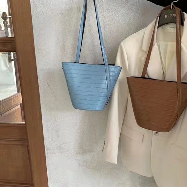 fashion shoulder bucket bag design women simple and easy large capacity and versatile handbag
fashion shoulder bucket bag design women simple and easy large capacity and versatile handbag