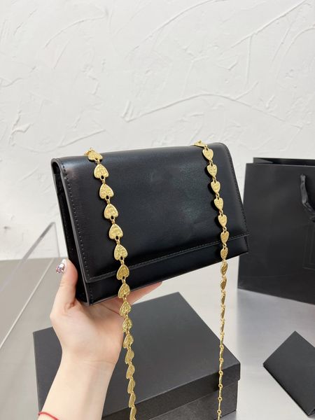 designer bags luxury fashion women's bags love chains hand-held crossbody shoulder bag simple atmosphere trend matching
designer bags luxury fashion women's bags love chains hand-held crossbody shoulder bag simple atmosphere trend matching