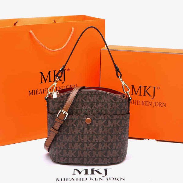 hong kong niche bag 2022 leather flower portable bucket luxury menger women's
hong kong niche bag 2022 leather flower portable bucket luxury menger women's