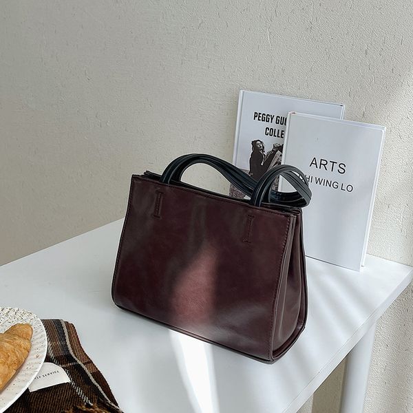 designer bags shoulder tote bags with large capacity and versatile contrasting colors 28cm
designer bags shoulder tote bags with large capacity and versatile contrasting colors 28cm