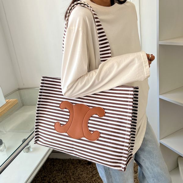 designer bags plaid canvas women's 2022 new large capacity striped handbag commuter bento shopping tote
designer bags plaid canvas women's 2022 new large capacity striped handbag commuter bento shopping tote