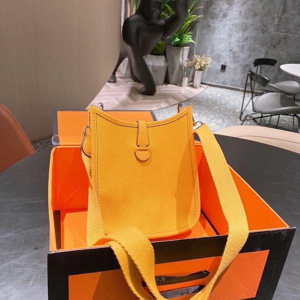 big-name fashion shoulder bags high grade cowhide hollow bag + pendant brand name handbag large-capacity luxury classic women's messeng
big-name fashion shoulder bags high grade cowhide hollow bag + pendant brand name handbag large-capacity luxury classic women's messeng