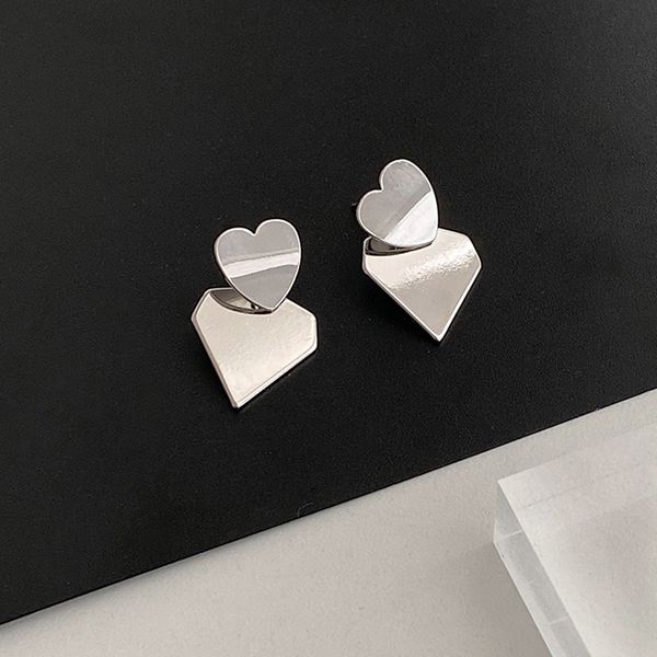 fashion classic cold wind love design stud ladies jewelry to send lovers to friends parties hipsters do not fade earrings, Golden;silver
fashion classic cold wind love design stud ladies jewelry to send lovers to friends parties hipsters do not fade earrings, Golden;silver