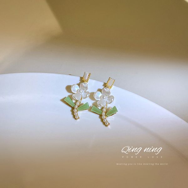 925 silver needle south korea dongdaemun fashion new personality pearl flowers earrings eardrops sweet temperament earrings women, Golden
925 silver needle south korea dongdaemun fashion new personality pearl flowers earrings eardrops sweet temperament earrings women, Golden