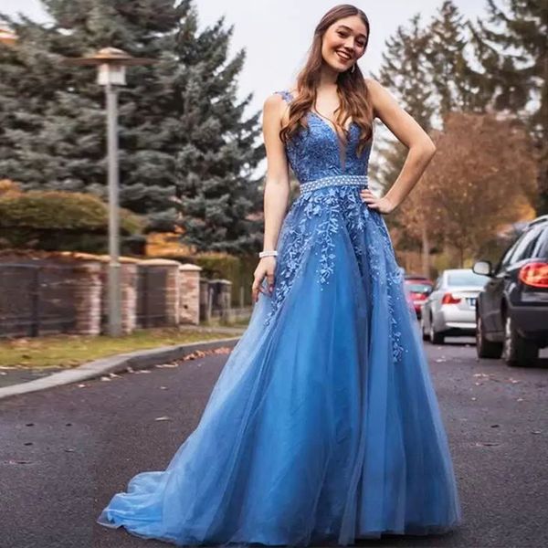 deep v neck lace formal evening dresses with beaded appliques sweep train lace-up back tulle prom gowns for women, Black;red
deep v neck lace formal evening dresses with beaded appliques sweep train lace-up back tulle prom gowns for women, Black;red