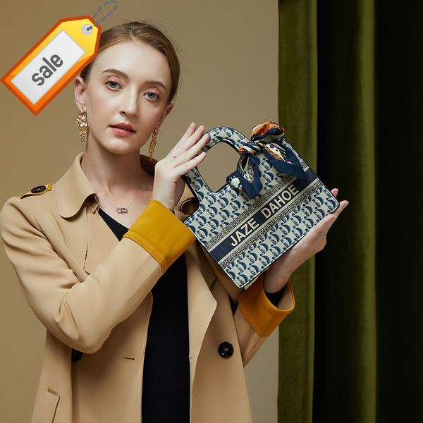 2022 trendy fashion design ladies bags factory direct clothing women's handbag new portable shoulder bag
2022 trendy fashion design ladies bags factory direct clothing women's handbag new portable shoulder bag