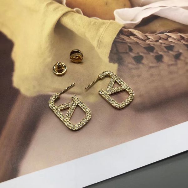 factory retail wholesale charm fashion zircon gold earrings design luxury brand jewelry designer letter v pendant women 18k gold simple earr, Golden
factory retail wholesale charm fashion zircon gold earrings design luxury brand jewelry designer letter v pendant women 18k gold simple earr, Golden