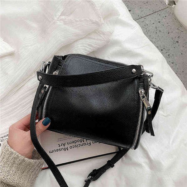 2022 new genuine leather handbag designers women messenger bags females bucket bag leather crossbody shoulder bag handbag bolsa y220422, Red;black
2022 new genuine leather handbag designers women messenger bags females bucket bag leather crossbody shoulder bag handbag bolsa y220422, Red;black