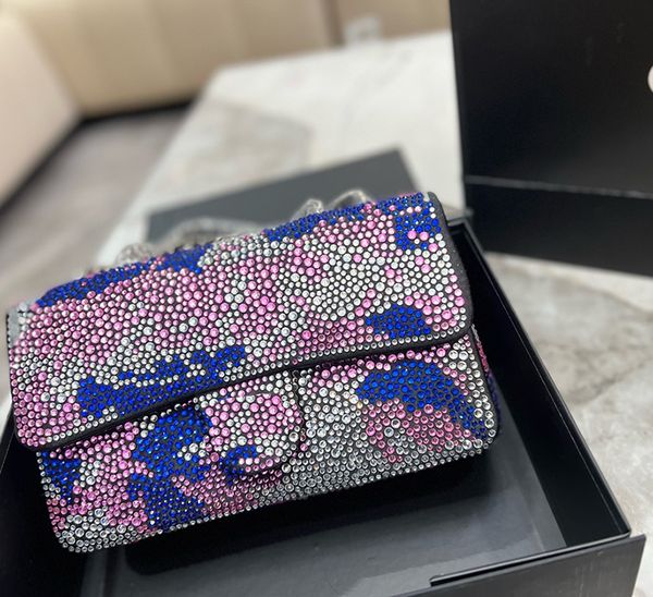diamonds shoulder bags handbags luxurys designers sparkling multicolor fashion chains beaded crossbody bag backpack tote shimmer glitter env
diamonds shoulder bags handbags luxurys designers sparkling multicolor fashion chains beaded crossbody bag backpack tote shimmer glitter env