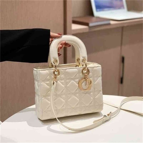 fashion women's handbag ladies s design bag brand wallet new diana lady's lingge simple style solid color texture single shoulder
fashion women's handbag ladies s design bag brand wallet new diana lady's lingge simple style solid color texture single shoulder