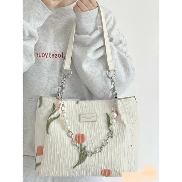 fashion broken flower shoulder bag chain comfortable simple generous and versatile collocation handbag mini square bag
fashion broken flower shoulder bag chain comfortable simple generous and versatile collocation handbag mini square bag