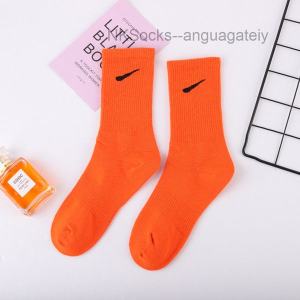 men's fashion classic hook brand socks middle tube sports moisture absorption sock casual men women luxury wear medium short sportsocks, Black 
men's fashion classic hook brand socks middle tube sports moisture absorption sock casual men women luxury wear medium short sportsocks, Black