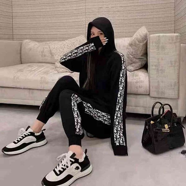 leisure suit women's autumn and winter fried street high sense black sportswear hoodie two piece suit, White
leisure suit women's autumn and winter fried street high sense black sportswear hoodie two piece suit, White