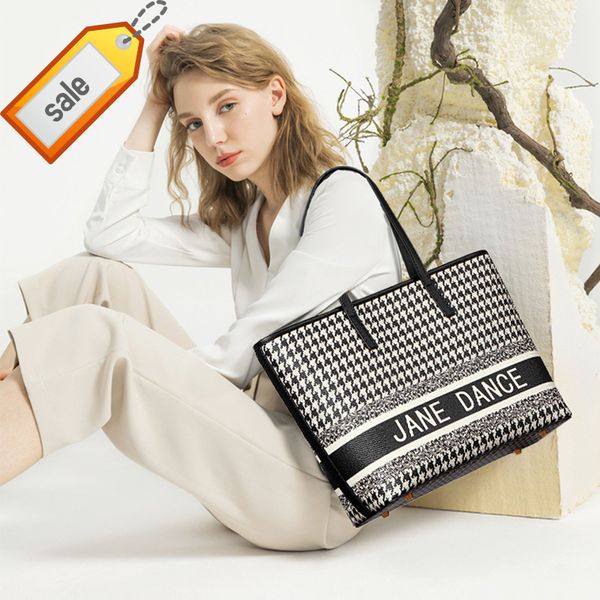 2022 trendy fashion design ladies bags factory direct clothing new small d handbag large capacity
2022 trendy fashion design ladies bags factory direct clothing new small d handbag large capacity