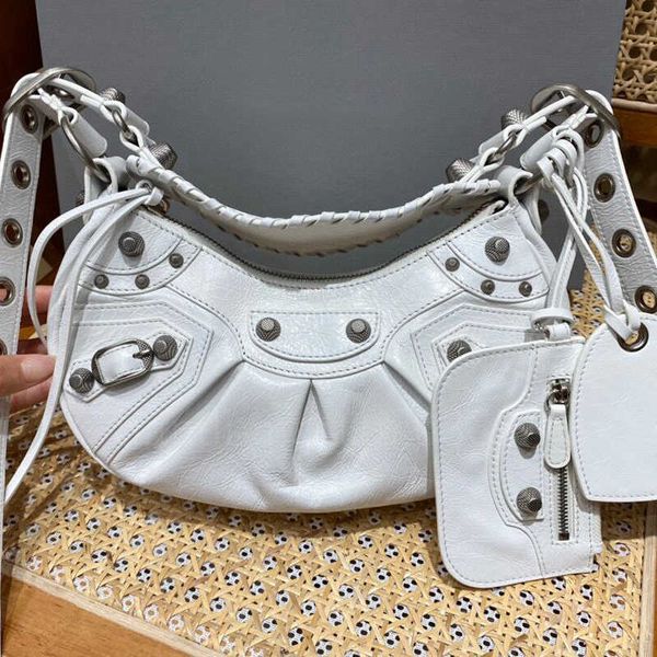 le cagole half moon designer shoulder bags wholesale fashion luxury leather bags handbags new style woman lady handbag crossbody bag plain
le cagole half moon designer shoulder bags wholesale fashion luxury leather bags handbags new style woman lady handbag crossbody bag plain