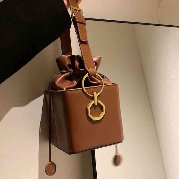ladies fashion personality trend new brand bag wholesale small square box bucket winter women's shoulder
ladies fashion personality trend new brand bag wholesale small square box bucket winter women's shoulder