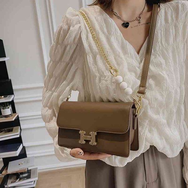handbag hands bag women single shoulder solid color small square bag buckle red
handbag hands bag women single shoulder solid color small square bag buckle red