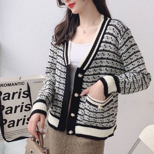 fashion korean plaid cardigan sweater women autumn/winter 2021 new v-neck long sleeve small fragrant wind knitted jacket, White;black
fashion korean plaid cardigan sweater women autumn/winter 2021 new v-neck long sleeve small fragrant wind knitted jacket, White;black