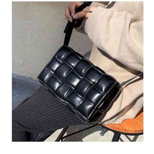 bottegas venetas summer fashion versatile woven women's pillow leather tofu one shoulder messenger bag2 jvi6
bottegas venetas summer fashion versatile woven women's pillow leather tofu one shoulder messenger bag2 jvi6