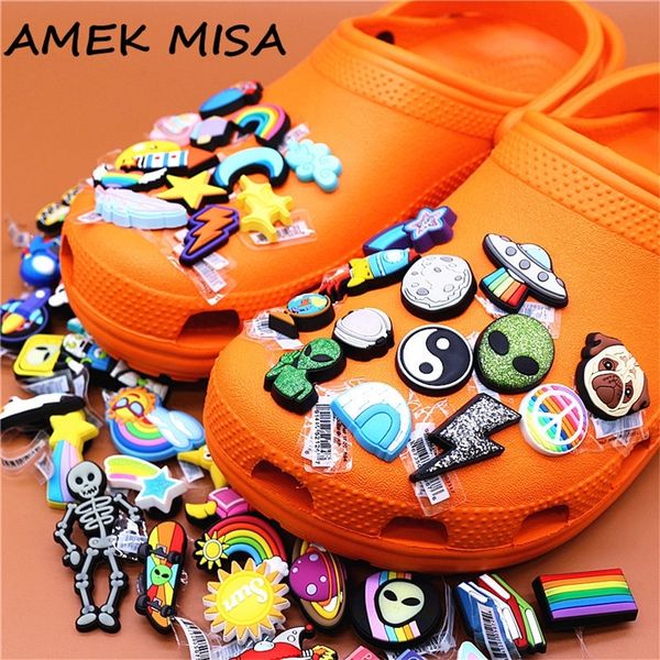 original space alien designer shoe charms 5pcs lot croc buckle accessories luxury rainbow sun clog dog jewelry decorations jibz 220720, White;pink
original space alien designer shoe charms 5pcs lot croc buckle accessories luxury rainbow sun clog dog jewelry decorations jibz 220720, White;pink