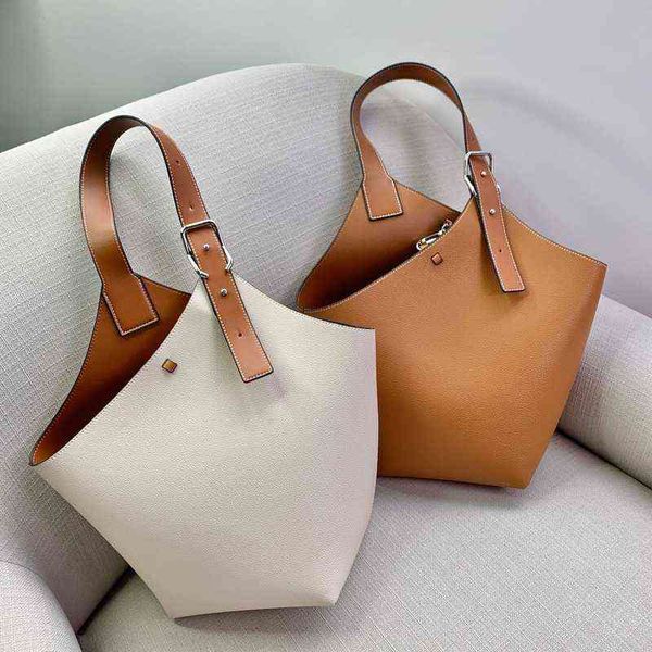 2022 designer handbags real leather contrast color large-capacity wide-shoulder bucket bag underarm bag simple tote g220421
2022 designer handbags real leather contrast color large-capacity wide-shoulder bucket bag underarm bag simple tote g220421