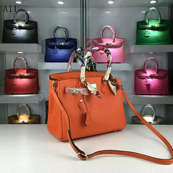 luxurys designers fashion bags handbag women leather shoulder bag large capacity chain messenger pillow handbags high grade versatile d7rc
luxurys designers fashion bags handbag women leather shoulder bag large capacity chain messenger pillow handbags high grade versatile d7rc