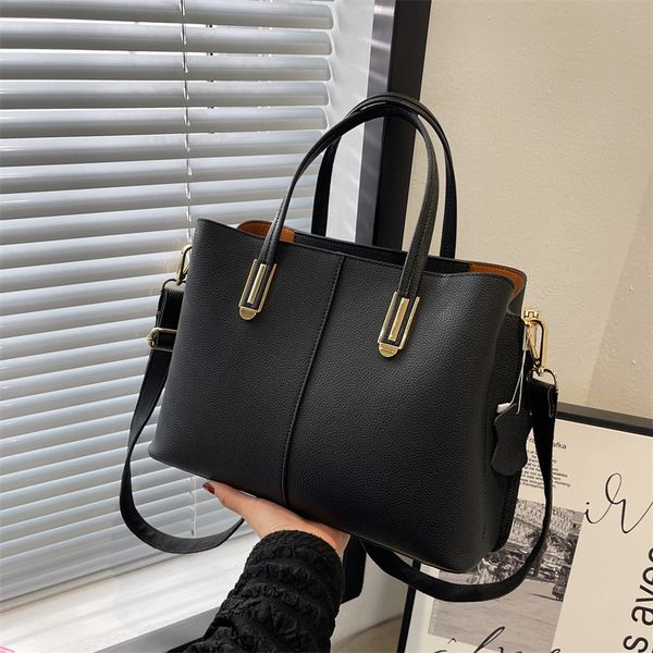 women cross body shoulder bags fashion casual womens bag small handbag totes genuine leather large volume wholesale girl mobile phone bag 32
women cross body shoulder bags fashion casual womens bag small handbag totes genuine leather large volume wholesale girl mobile phone bag 32