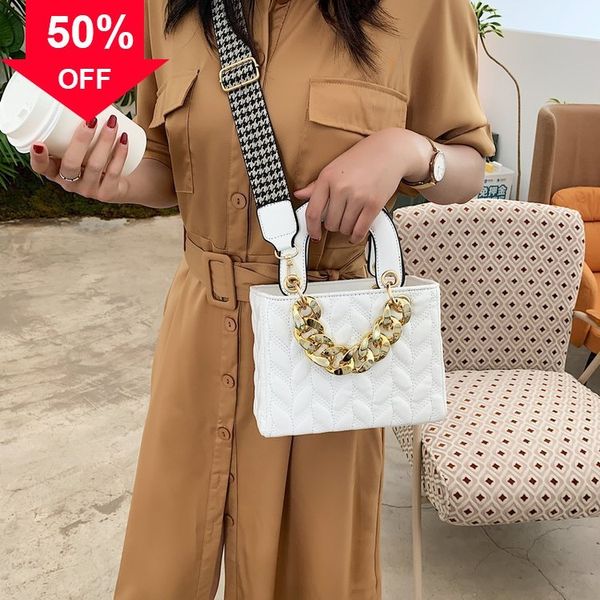 2022 new fashion msenger summer portable small square fashionable retro women's totes shoulder bag
2022 new fashion msenger summer portable small square fashionable retro women's totes shoulder bag