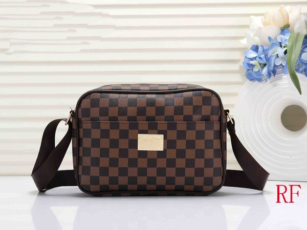 luxurys designer fashion business men messenger bag women leather shoulder crossbody bag male satchels handbag trendy boys girls day packs
luxurys designer fashion business men messenger bag women leather shoulder crossbody bag male satchels handbag trendy boys girls day packs