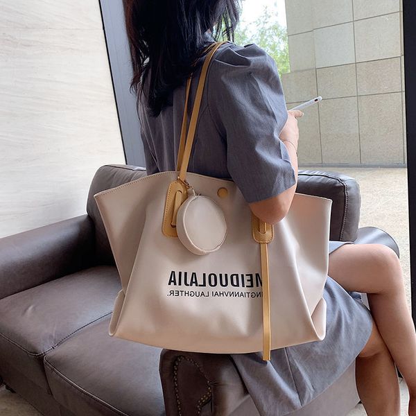 large capacity women's bag popular new summer versatile shoulder msenger soft leather tote designer fashion casual handbags
large capacity women's bag popular new summer versatile shoulder msenger soft leather tote designer fashion casual handbags