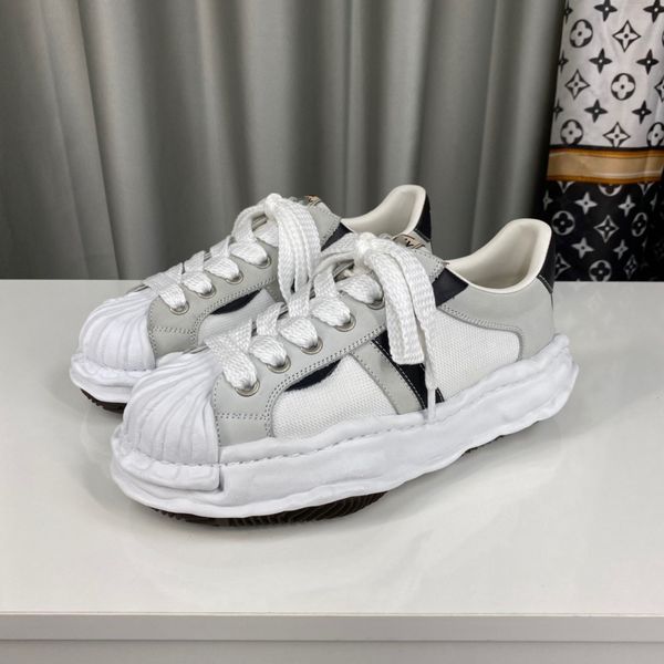 2022 men women casual luxury designer shoes leather boots sneakers snake heart strawberry green red stripes embroidery 0617, Black
2022 men women casual luxury designer shoes leather boots sneakers snake heart strawberry green red stripes embroidery 0617, Black