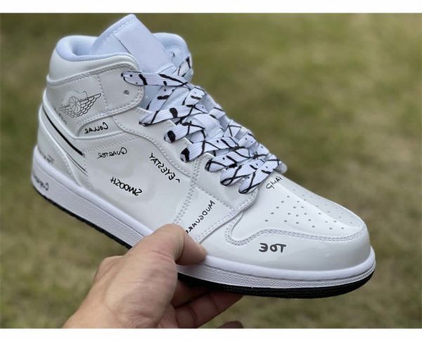 shoes 2022 authentic 1 1s mid schematic white black womens men sports sneakers outdoor dq1864-100 original
shoes 2022 authentic 1 1s mid schematic white black womens men sports sneakers outdoor dq1864-100 original