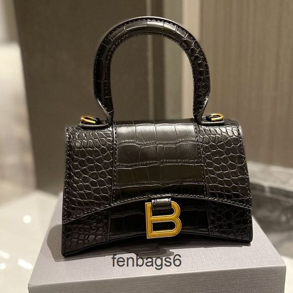 balengaigas bag winter designer bags shoulder 2022 autumn leather hourglass light foreign luxury style advanced letter portable 6yds
balengaigas bag winter designer bags shoulder 2022 autumn leather hourglass light foreign luxury style advanced letter portable 6yds