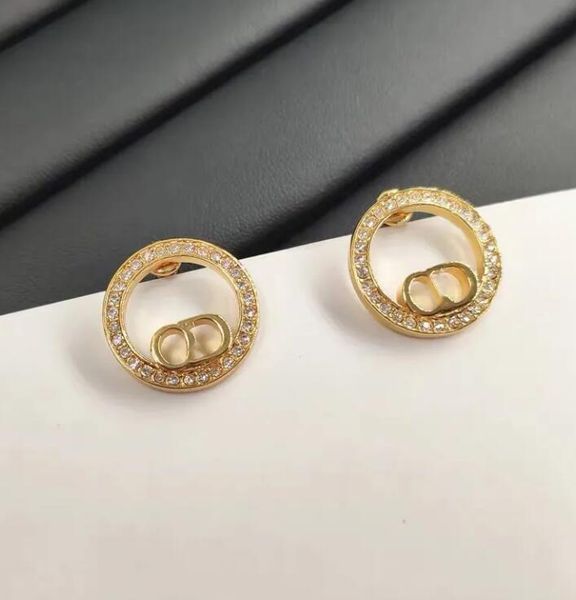 charm earrings luxury jewelry designer original packagingor letter djia italian diamond ring letter ear stud, Golden
charm earrings luxury jewelry designer original packagingor letter djia italian diamond ring letter ear stud, Golden