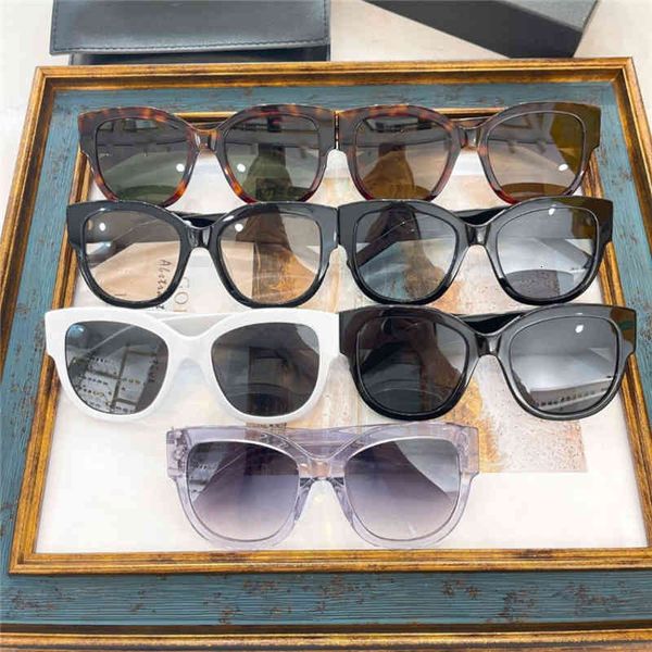 sunglasses slp's large box cat's eye in star's same female slm95 f hlcx, White;black
sunglasses slp's large box cat's eye in star's same female slm95 f hlcx, White;black
